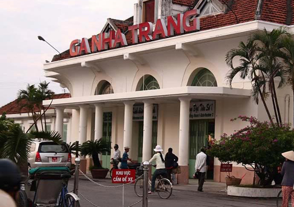 Cổng vào ga Nha Trang
