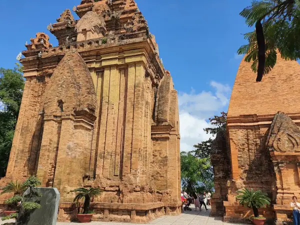 Khám phá tháp Bà Ponagar ở Nha Trang