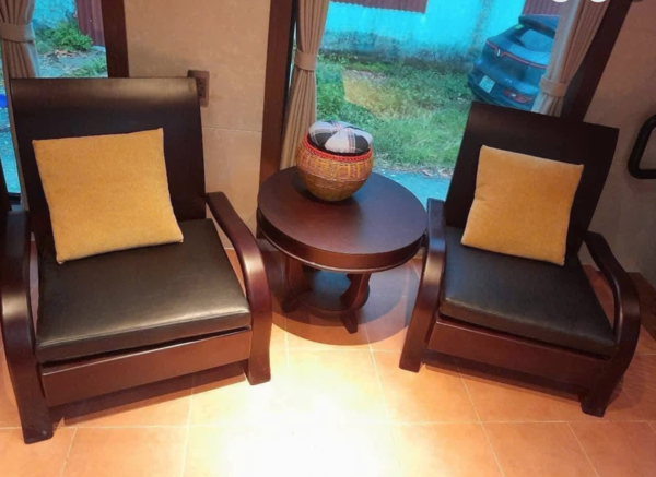 Tàu Năm Cửa Ô chạm đến trái tim người Hà Nội bằng cách đánh thức ký ức và gìn giữ hồn đô thị bằng những chi tiết như toa gỗ cũ, ánh đèn vàng, ghế ngồi kiểu xưa,...