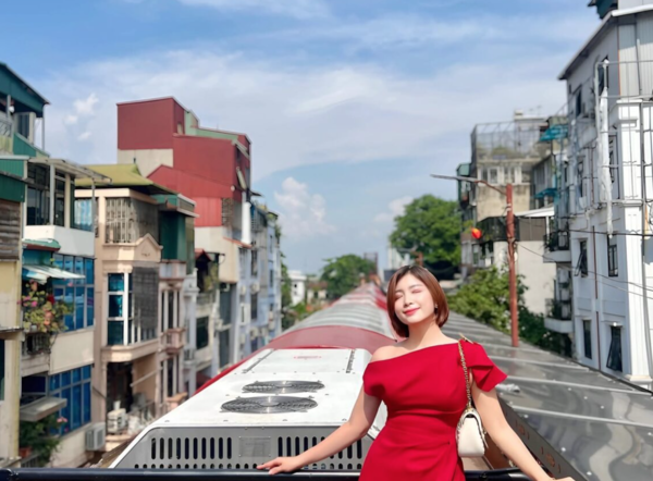 tàu Năm Cửa Ô nhanh chóng trở thành một hiện tượng trong giới trẻ. Họ đến đây để checkin và quan trọng để được lặng yên, được thở sâu và được sống chậm