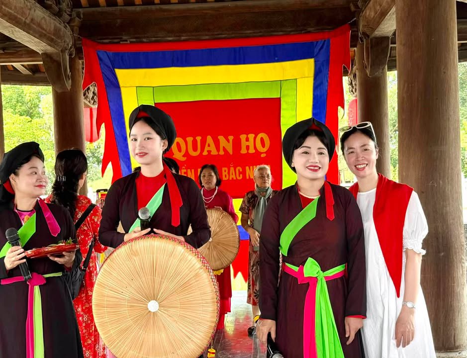 Nghe quan họ tiếng hát xẩm, ca trù, chèo