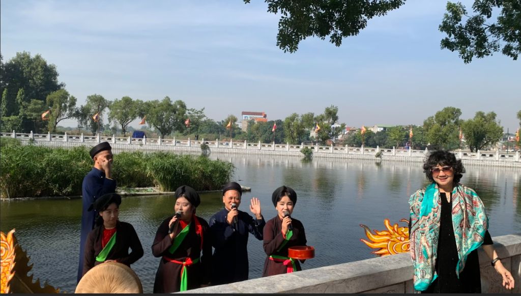 Khách tàu Hà Nội 5 Cửa Ô Toa Chợ Dừa - Đền Đô