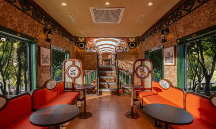 Tàu 5 cửa ô loại ghế tầng xép toa Đống Mác